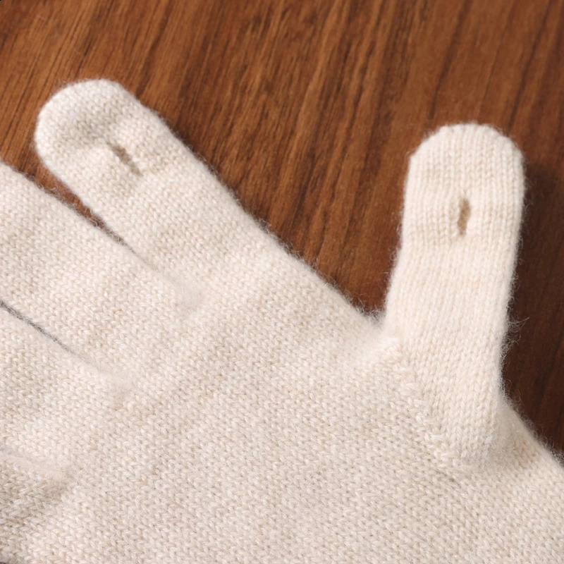 Womens wool and cashmere gloves cable knit touch screen finger hole warm wrist length in winter and autumn classic gloves for women 241206