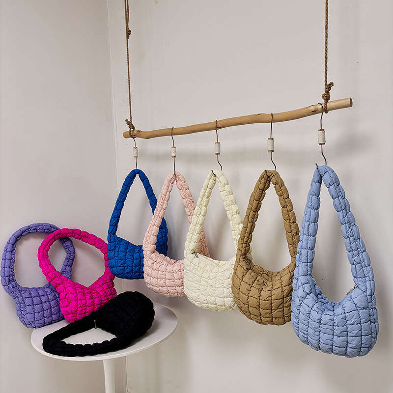 New Nylon Dumpg Wrap With Niche Design, Trendy Shoulder Women's Summer Versatile, High-End Feeg, Cloud Bag, Fashionable Quality, Classic B4