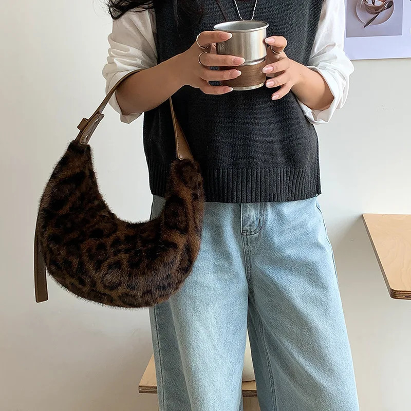 Korean autumn and winter plush print bag ins high-end feel womens handbag with niche personality commuting dumpling bag 241206