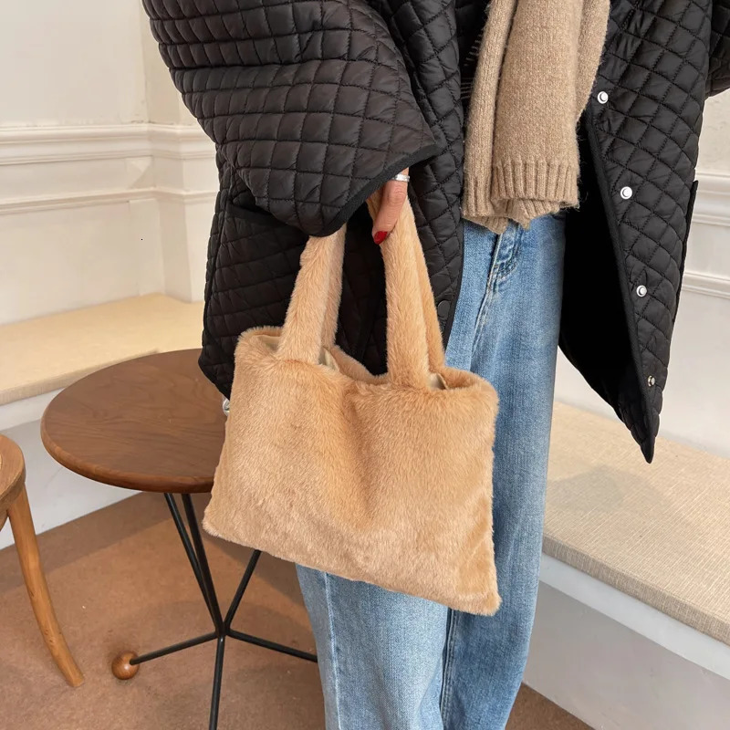 Women Autumn Winter Fluffy Shoulder Bags Korean Fashion Sweet Y2k Aesthetic Handbags Ladies Elegant Trend All Match Underarm Bag 241206