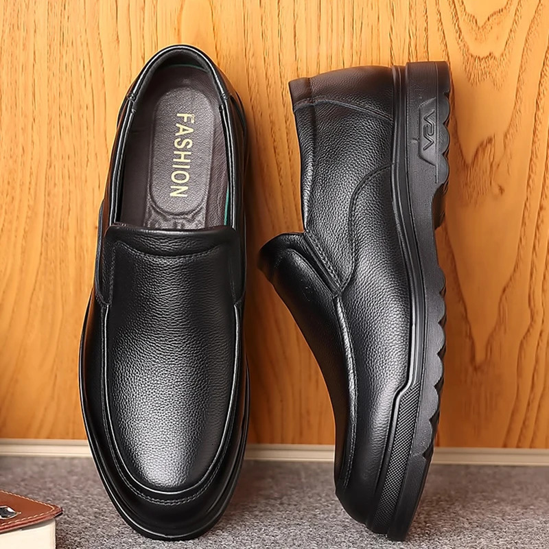 Vintage Men Leather Shoes Men dress shoes Slip On Business Casual Shoes Classic Soft Leather Hombre Breathable Men Flats 241206