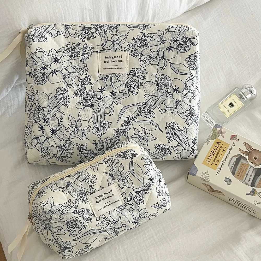 2024 Vintage Flower Quilting Women Makeup Bag Portable Zipper Cosmetic Travel Organizer Female Handbag Toiletry Pouch For GirlsXJ241206