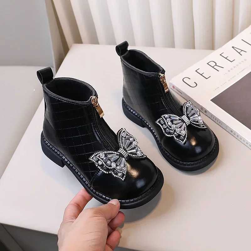 Kids Warm Leather Boots Non-slip Girls Fashion Boots with Sweet Bow 2024 New Children Short Princess Shoes with Front ZipperXJ241206