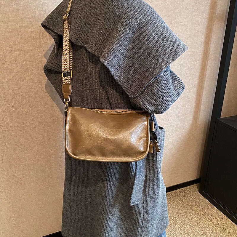Small 2024 new fashionable and versatile casual western-style wide strap single shoulder for women crossbody bag