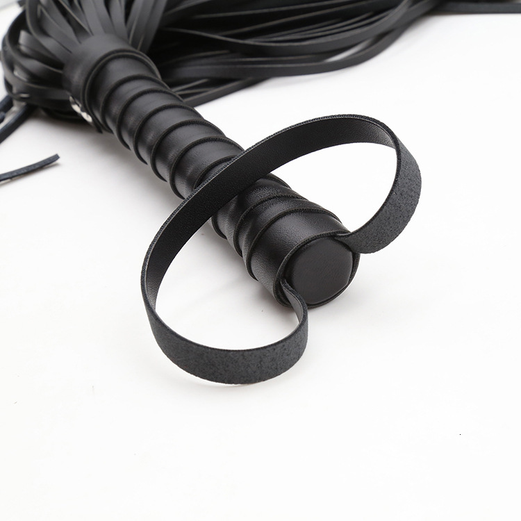 Manufacturer's spot wholesale SM adult sex toy tuning loose whip black leather strap two nail hand woven leather whip