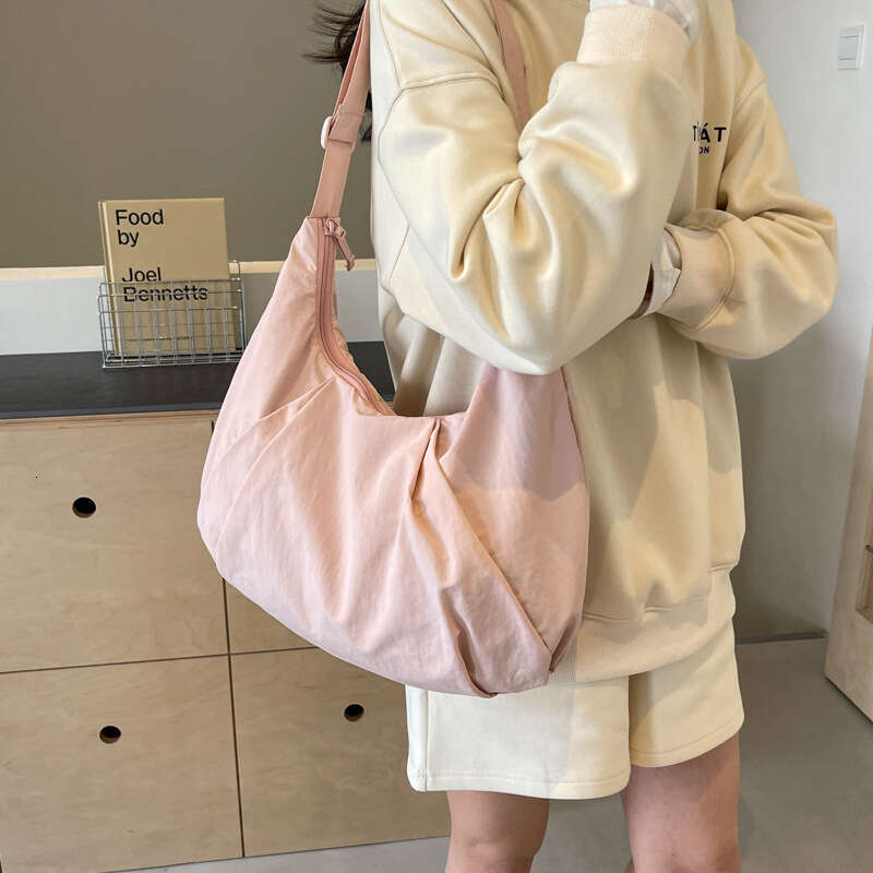 New Large Capacity Canvas Dumpg Bun For Women's Summer , Versatile Crossbody Bag, Art Cloud Bun, Fashionable Quality, Classic B1