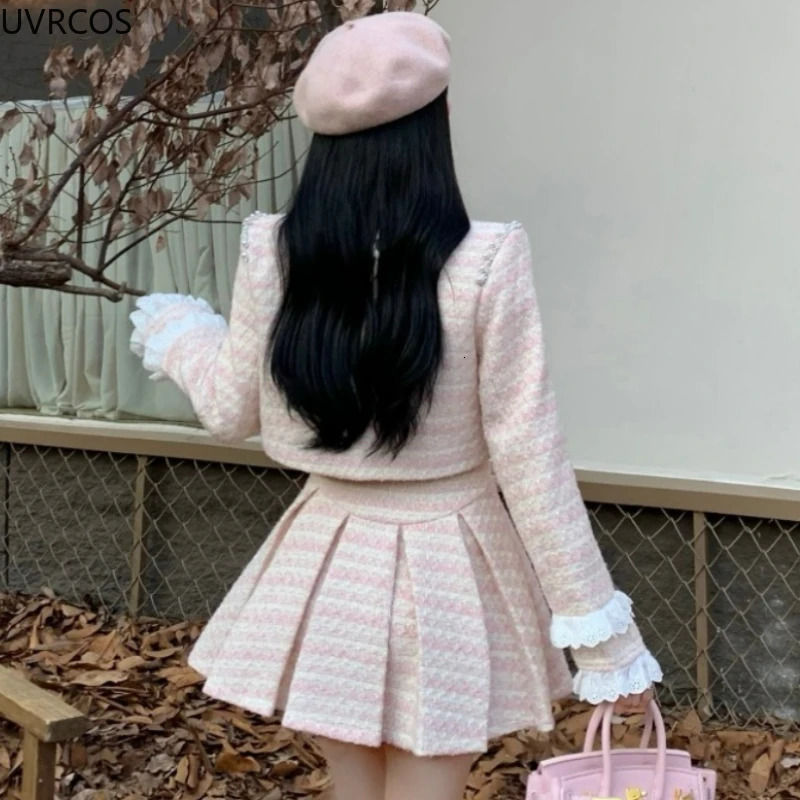 Pink autumn winter Kavay coarse woolen twopiece set womens sweet lace patch work wool jacket elegant pearl pleated mini ski suit 241206