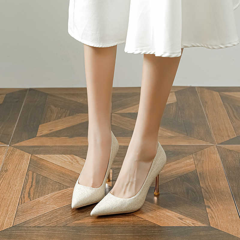 Thin heeled pointed high heels are versatile for womens commuting work High heels exude solid color and are suitable for both large and small sizes ra