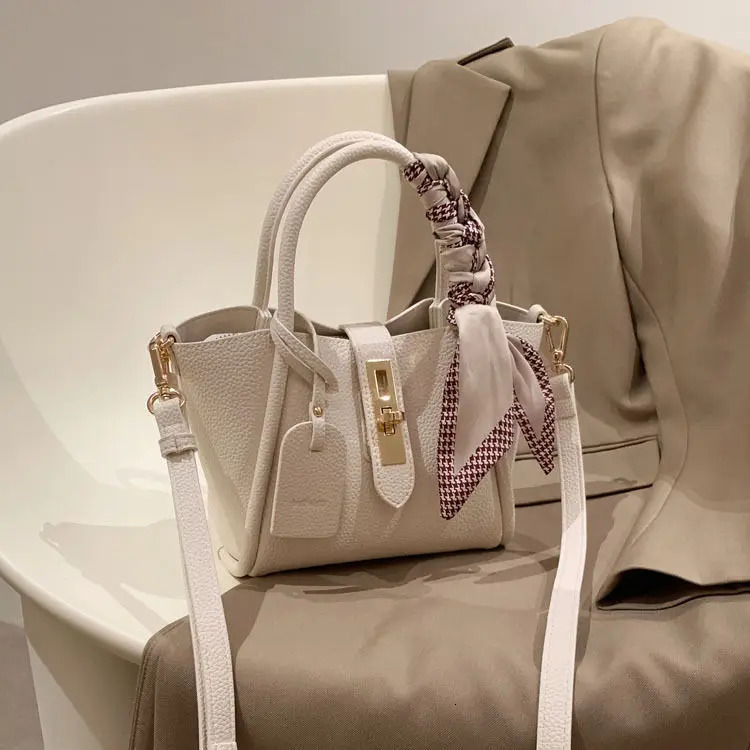 New high end fashion shoulder bag designer women s handbag trendy shoulder bag bag