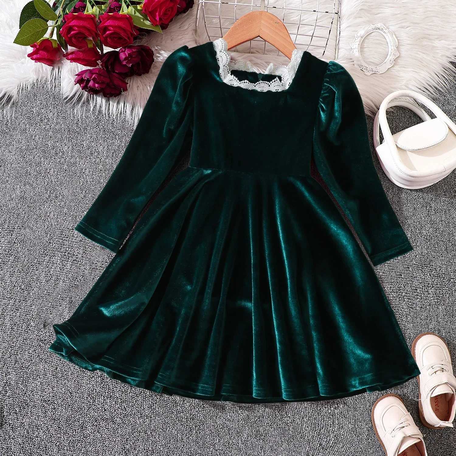 2024 New Girls Long Sleeve Dress Square Collar Green Retro Dress for Birthday Par Dress Autumn Children Velvet Lace ClothesXJ241206