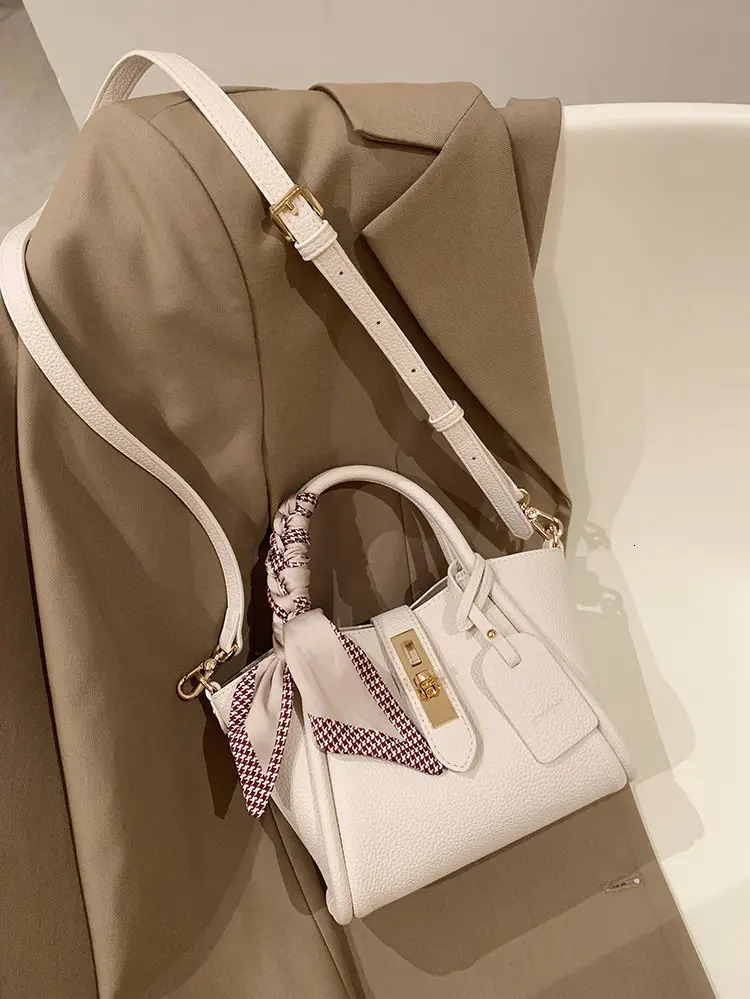 New high end fashion shoulder bag designer women s handbag trendy shoulder bag bag
