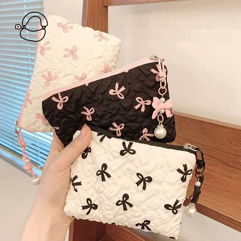 Small Hand Makeup Bag Pink Black Print Bow Womens Cvenient Lipstick Card Mini Case Cosmetic Bag Sanitary napkin Storage BagXJ241206