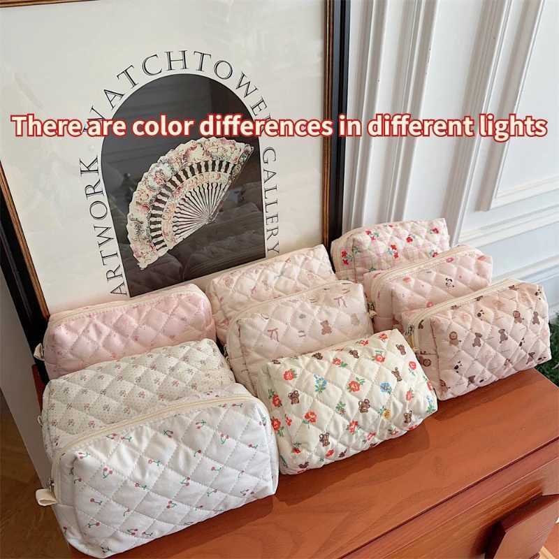 Cute Carto Print Womens Cosmetic Bag Portable Ladies Makeup Case Travel Storage Bags Casual Female Cluh Purse HandbagsXJ241206