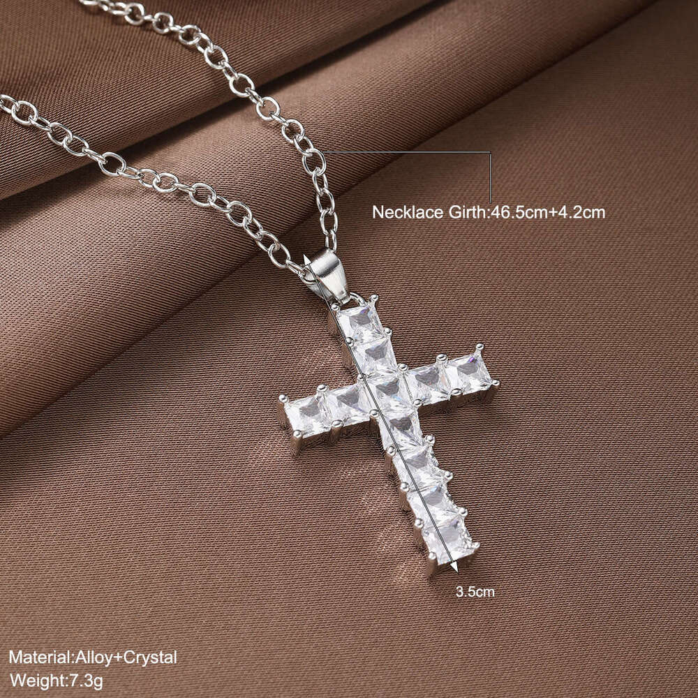 New inlaid Haoshi cross pendant necklace, fashionable, simple, versatile, light , high-end decorative item