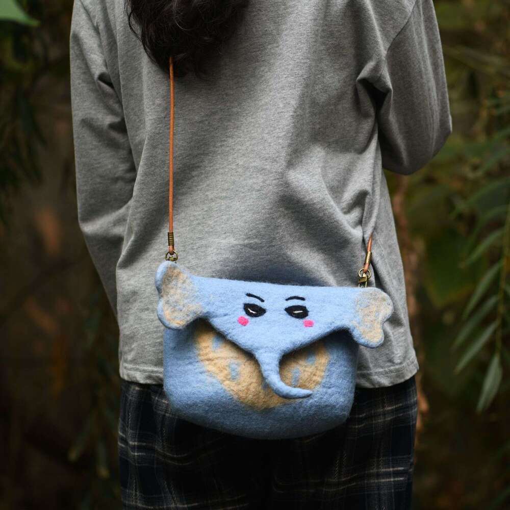 Handmade wool felt, cute fox, elephant, hippopotamus, squirrel, animal carrying shoulder bag, versatile flip cover