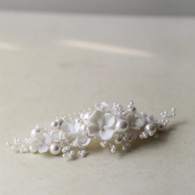 Wedding accessories pearl flowers silver hair comb pin clip bridal imitation pearl head bridal jewelry 241205