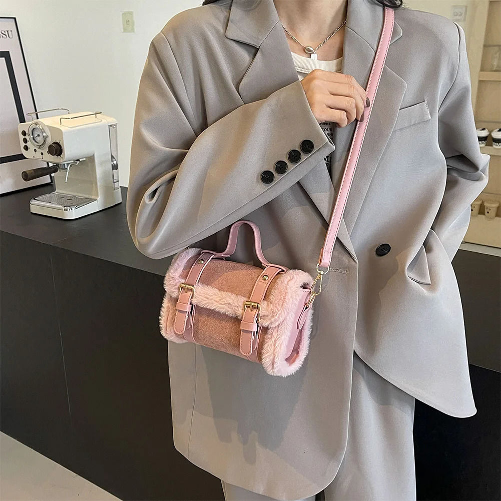 Winter Faux Fur Shoulder Bag Women PU Leather Small Tote Bag Plush Top Handle Furry Handbag Purse Clutch Crossbody Bag for Women 241228