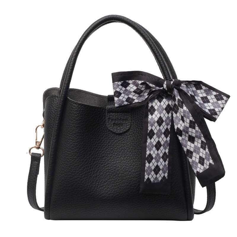 Handheld commuting for women 2024 new model, high-end, simple and trendy shoulder bag, Korean versatile bucket bag