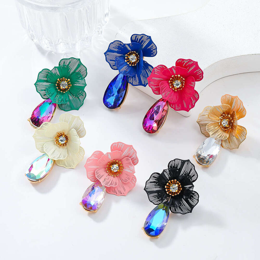 Dia studded geometric wer hollow pendant with a sense of , fashion and temperament, earrings for women