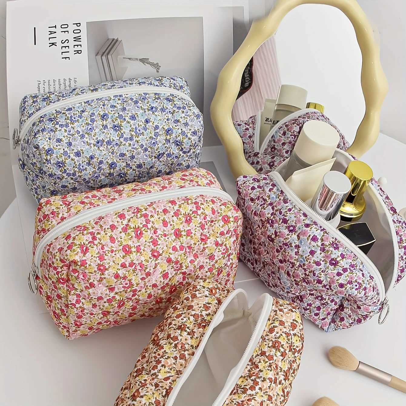 Cute Small Floral Cott Makeup Bag Quilted Zipper Pouch for Women and Girls Kaii Travel Cosmetic Bags for PurseXJ241206