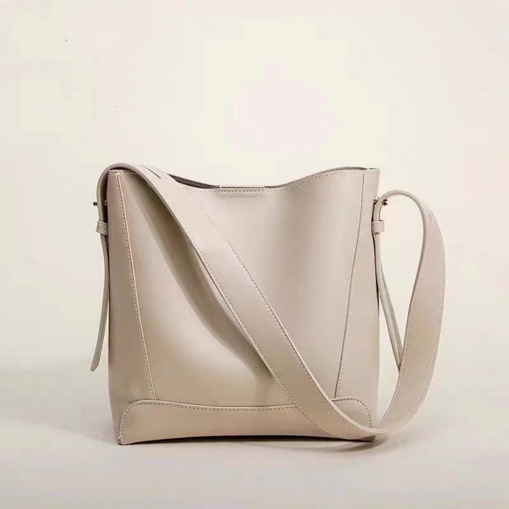 Fashion Women's 2024 New High-End Bucket Korean Large Capacity Niche Design Shoulder Crossbody Tote Bag