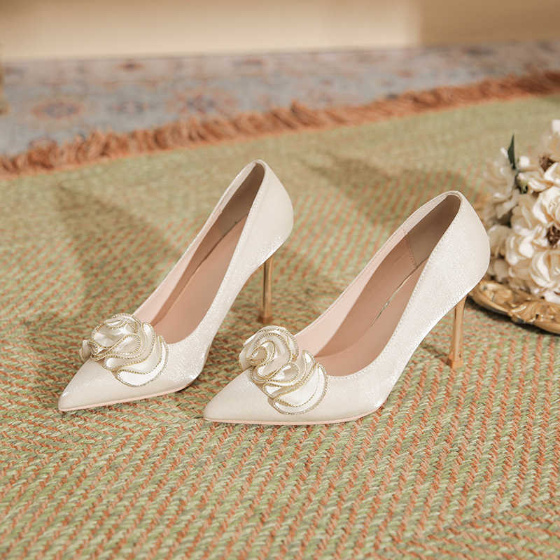 Lans new pointed thin heel gold metal heel buckle high heeled shoes are versatile for womens commuting plus fat and wide feet