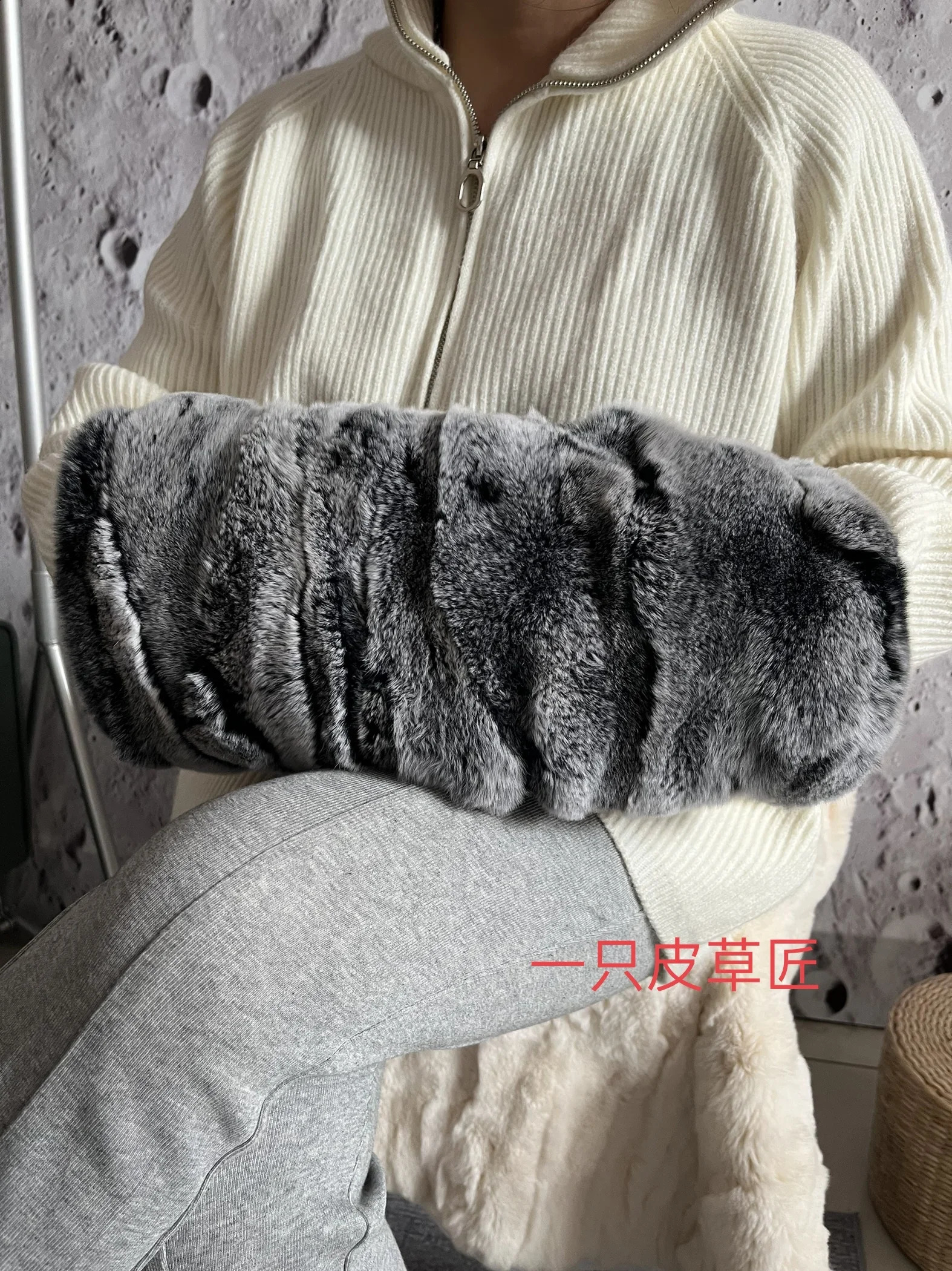 True thick haired double-sided Rex rabbit fur hand cover warm hand cover warm cave warm sleeping hand 241206