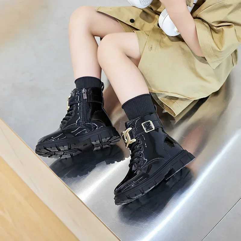 New Children Casual Shoes Kids Fashion Girls Ankle Boots Chains Glossy Non-slip Versatile Simple Side Zipper Catwalk Shoes PUXJ241206