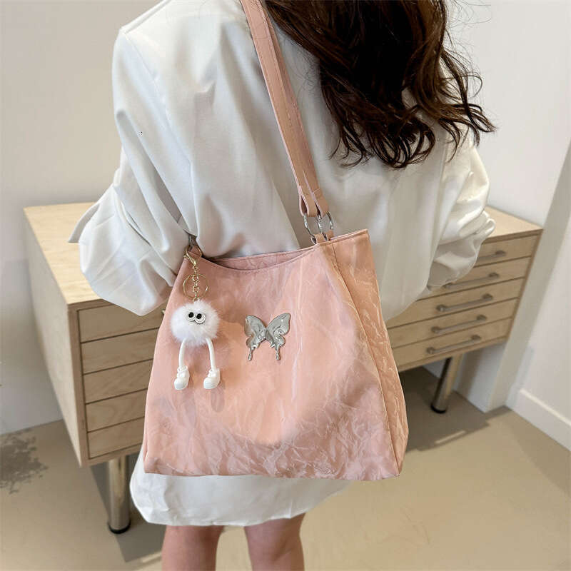 New Women's Soft Leather Large Capacity Tote With A Niche Feel, College Students' Shoulder Bag For Class, Fashionable Quality, Classic B4