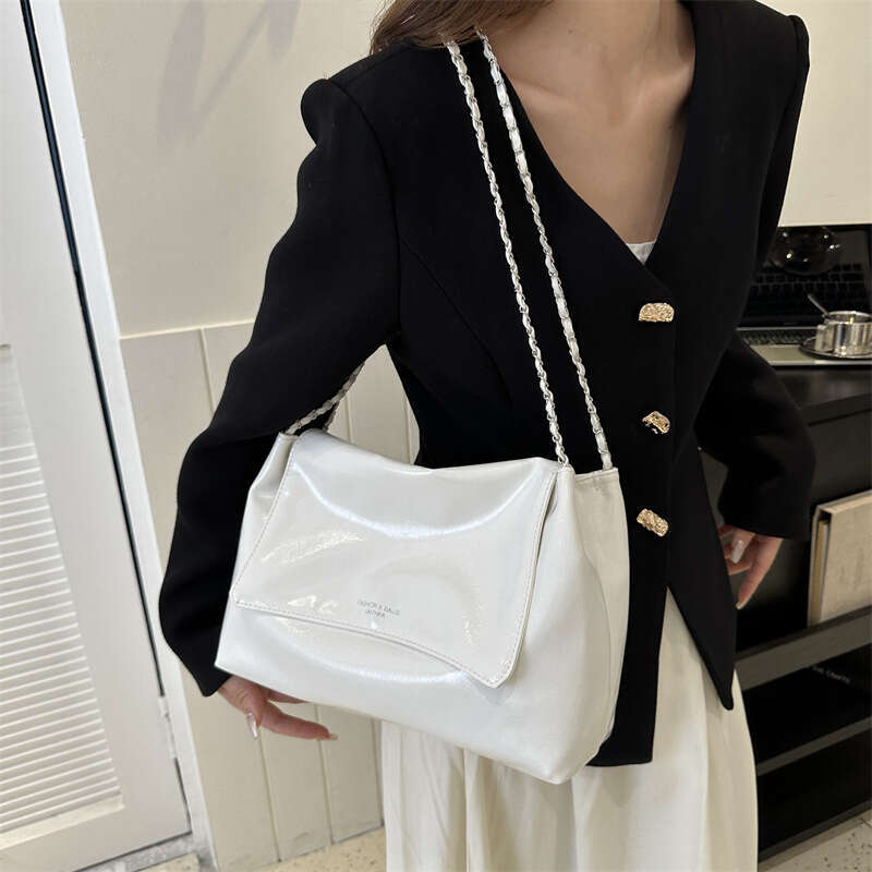 Large Capacity New Fashionable Sier Tote Korean Version, Trendy Single Shoulder Chain Bag, Versatile Women's Bag B2