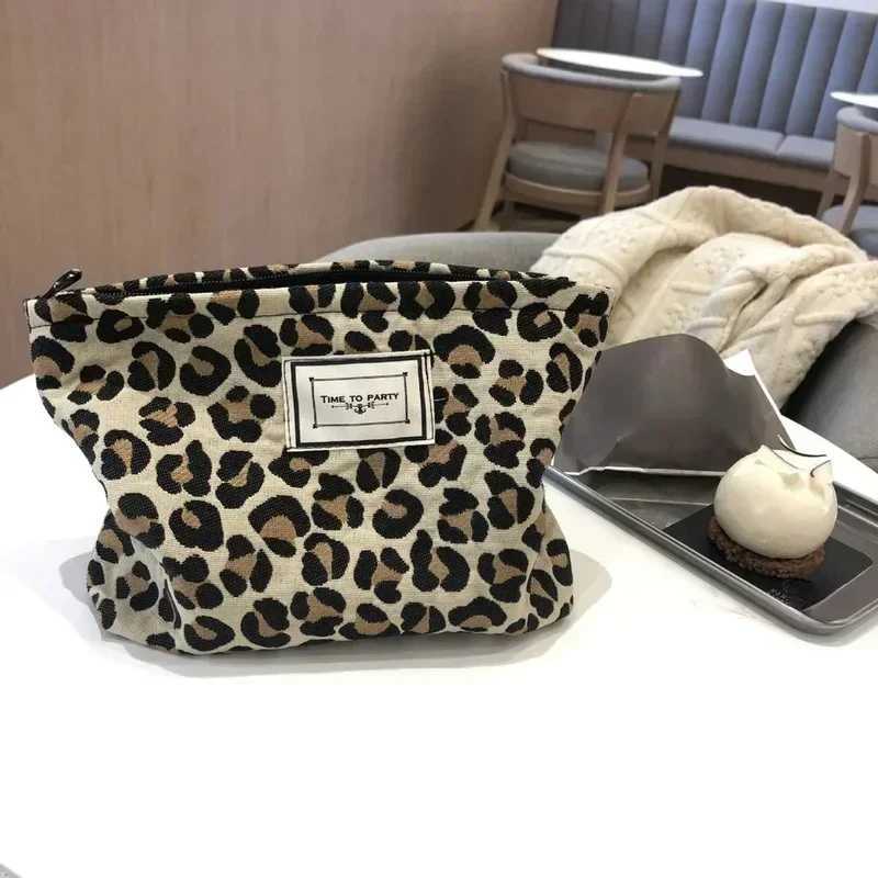 Fi Women Leopard Cosmetic Bag Zipper Makeup Bag Pouch Canvas Lady Make Up Bag Travel Organizer Wing Makeup Beauty CaseXJ241206