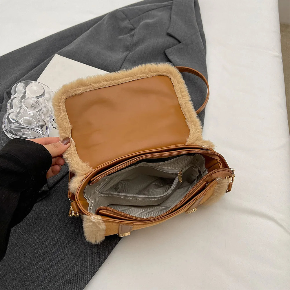 Winter Faux Fur Shoulder Bag Women PU Leather Small Tote Bag Plush Top Handle Furry Handbag Purse Clutch Crossbody Bag for Women 241228
