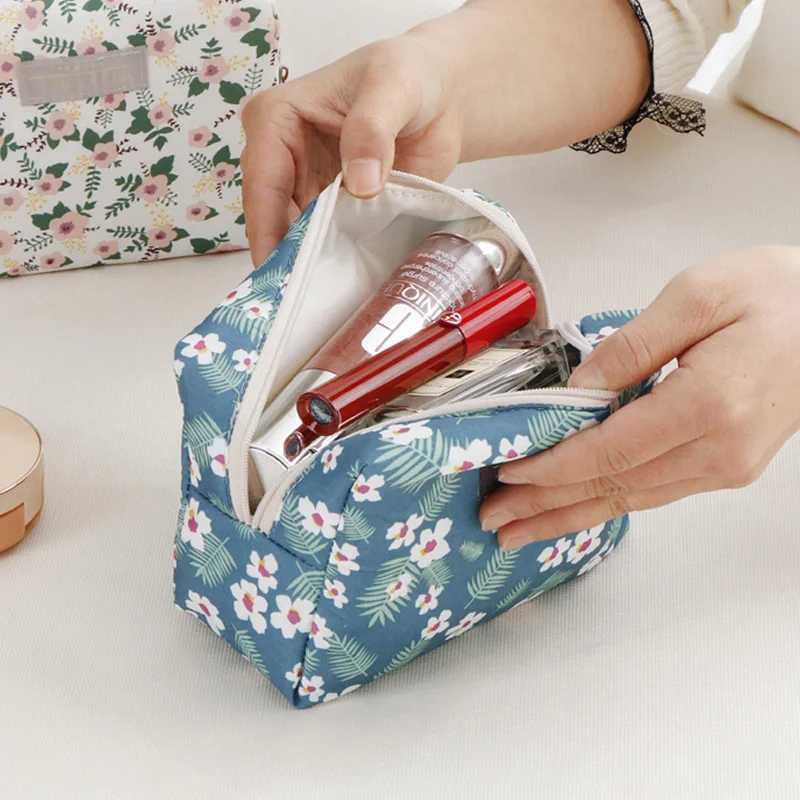 New Cosmetic Storage Bag Cute Mini Portable Carry- Girls Toiletry Storage Bag Travel Beauty Organizer Flower Purse Makeup BagsXJ241206
