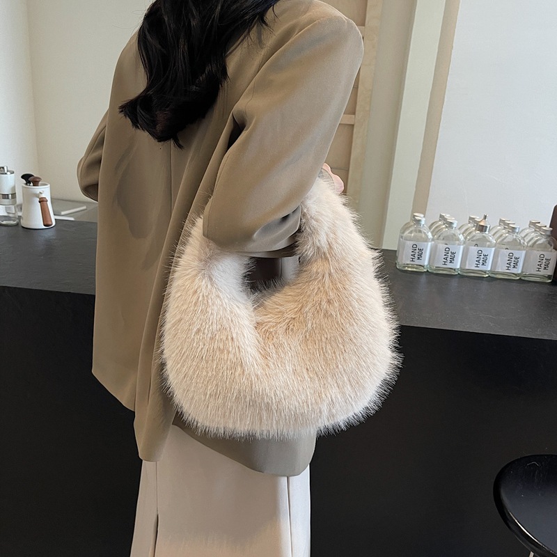 2024 Autumn/Winter New High Beauty For Women, Popular Plush Bag, Premium, Small And Versatile Handheld Bag