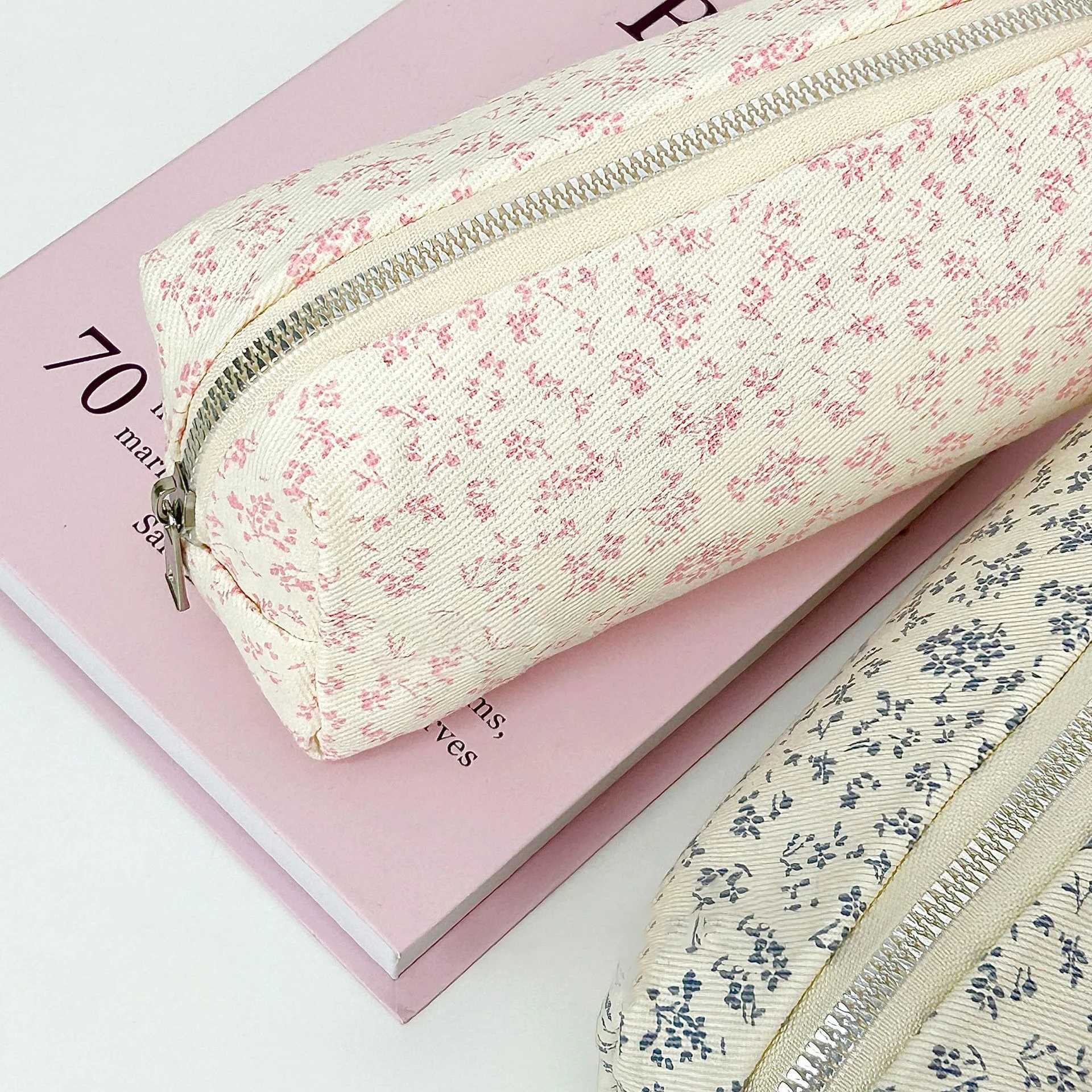 18*7*8cm Makeup Bag High-Quality Canvas Portable Storage Bag Stylish Pen Bag For Artists Portable Travel AccessoriesXJ241206