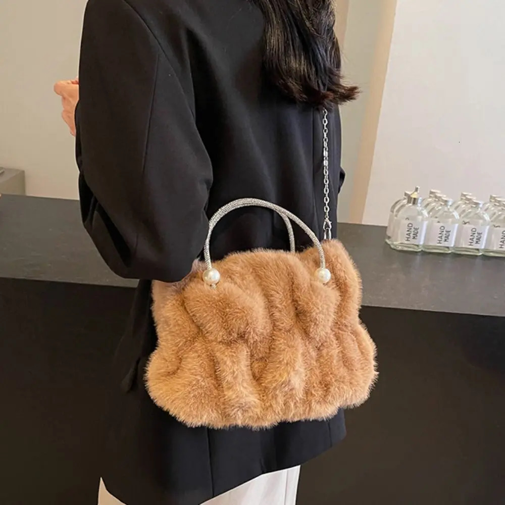 Korean Style Women Plush Shoulder Bag Chain Soft Winter Fluffy Handbag Top-Handle Solid Color Faux Fur Crossbody Bag 241206