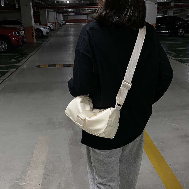 Small Niche Design Spring New Fashionable Casual Sports Crossbody Bag, Simple Retro Single Shoulder Women's Bag B1