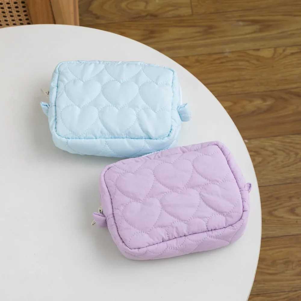 Womens Cosmetic Pouch Large Capacity Travel Storage Bags Ladies Love Heart Design Cluh Handbags Big Toiletry BagXJ241206