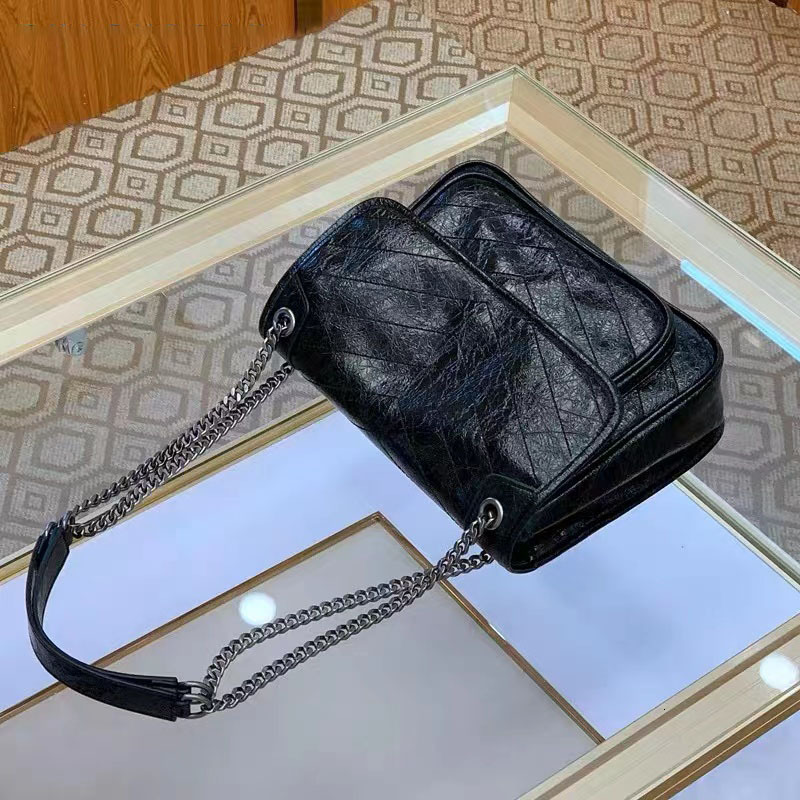 Designer 2025S new large capacity commuting wandering chain women shoulder crossbody bag handbag trend