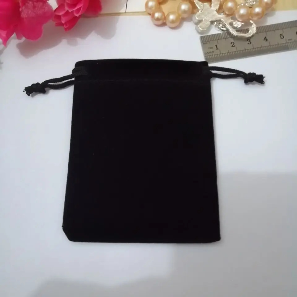 100 pieces/batch of black velvet bags used for gift 7x9 9x12 10x16 13x18cm jewelry drawstring bags wedding and Christmas gift packaging bags 241206