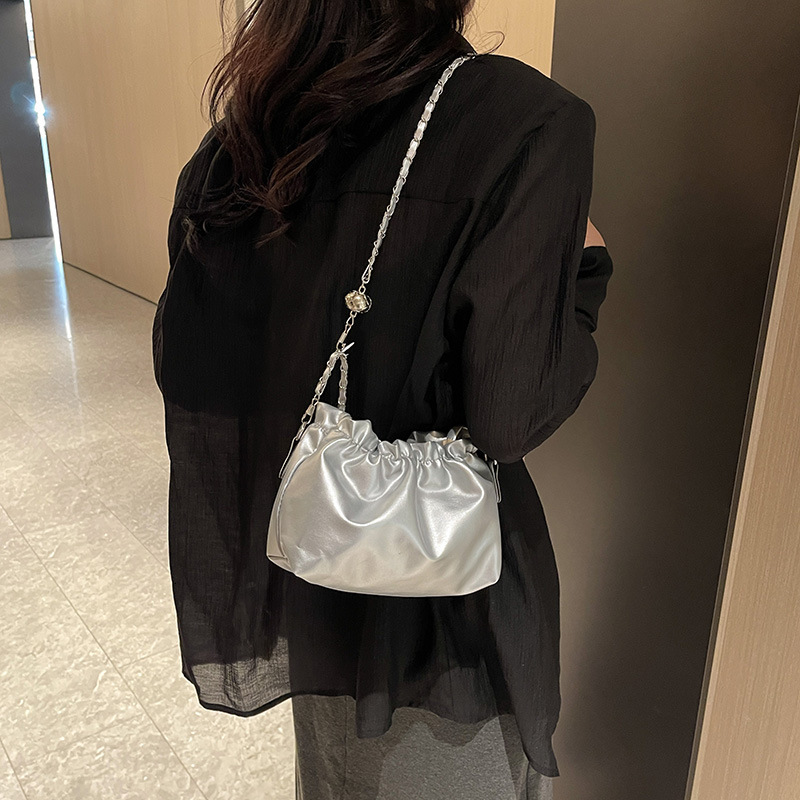 2025S designer shoulder French pleated cloud niche women design crossbody chain simple versatile commuting bag women