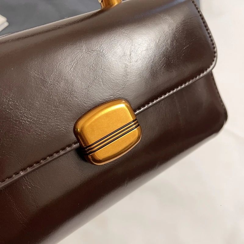 Retro Fashion Womens Top Handle Handbag Flip Shoulder Cross Bag with Pendant Winter Handbag 241205