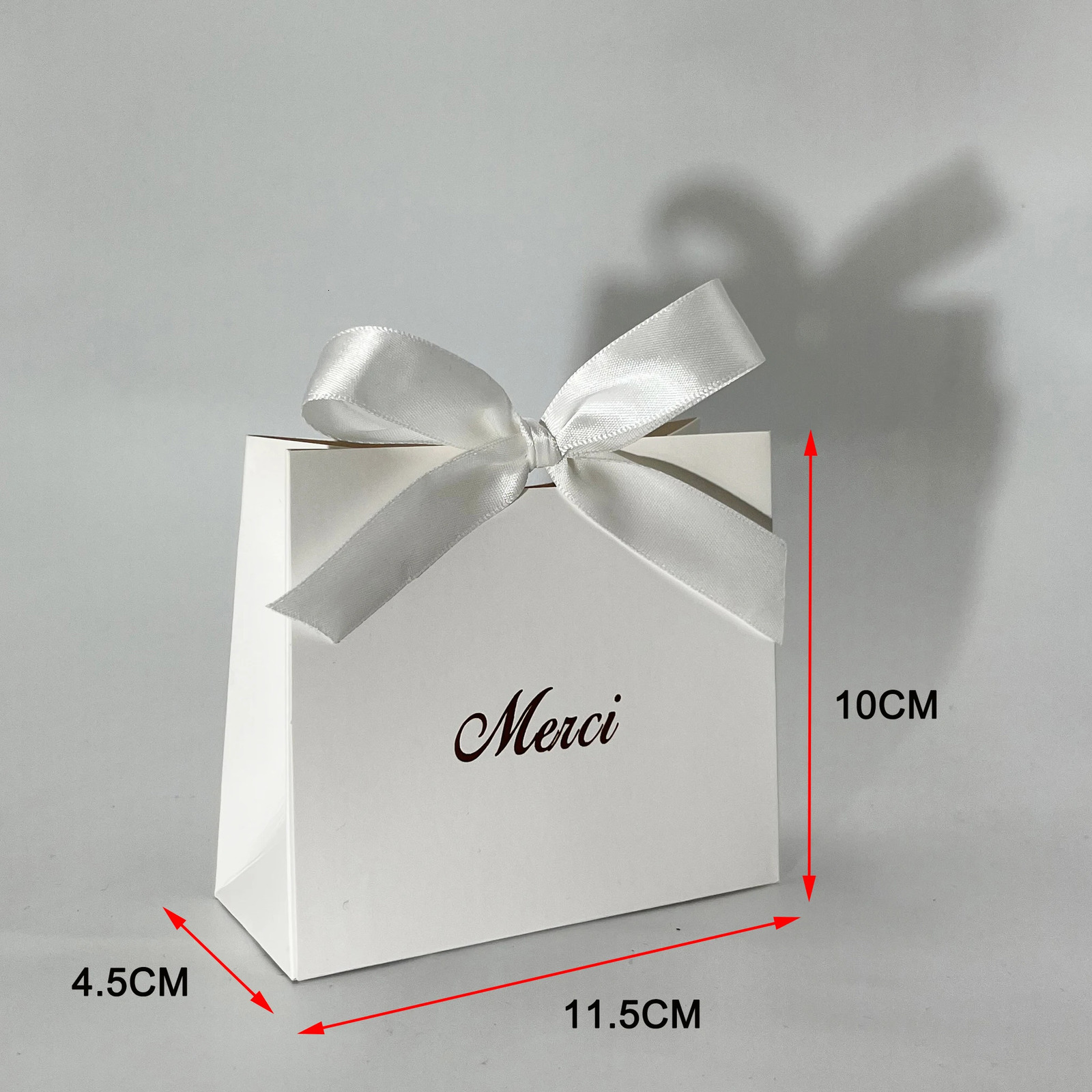Free delivery of white mini candy box baby shower gift packaging box candy bag wedding gift Christmas birthday party decoration 241206
