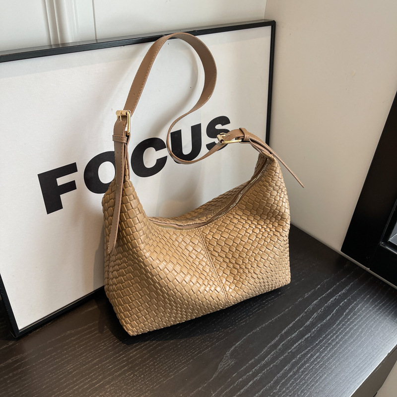 New woven shoulder spring and summer, underarm for women, 2024 new versatile bags, fashionable bucket bags