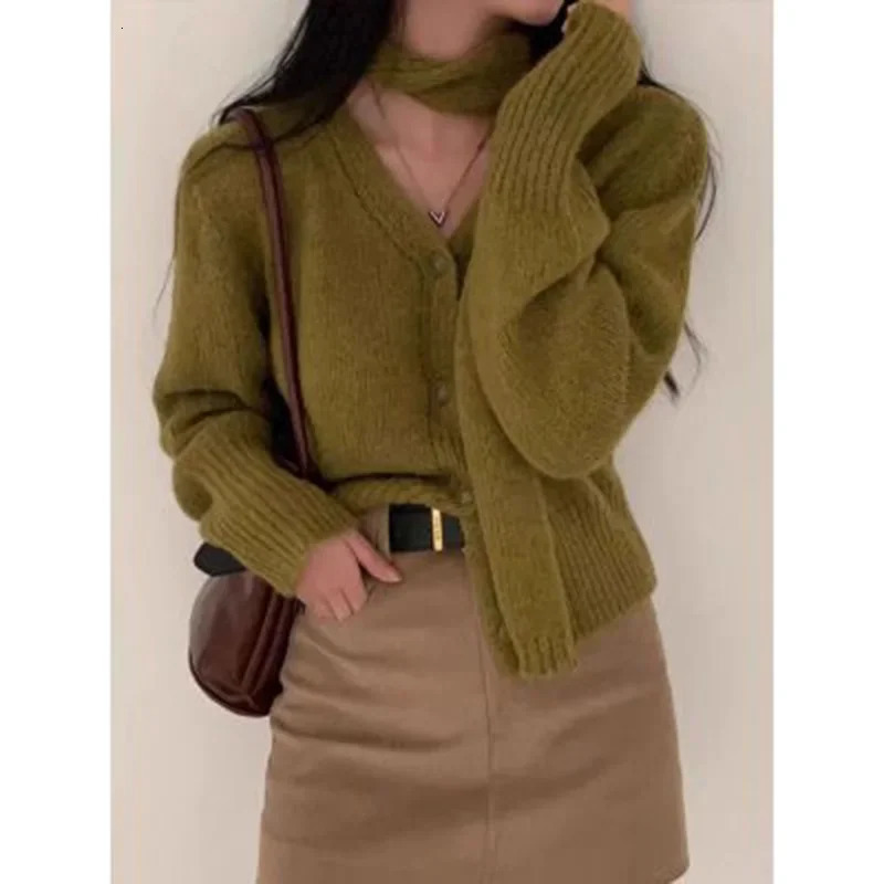 Simple Christmas set knitted cardigan wool sweater for women French chic solid scarf long sleeved Vneck womens jacket autumn top 241206