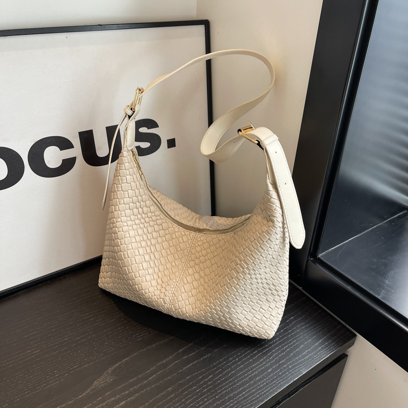 New woven shoulder spring and summer, underarm for women, 2024 new versatile bags, fashionable bucket bags