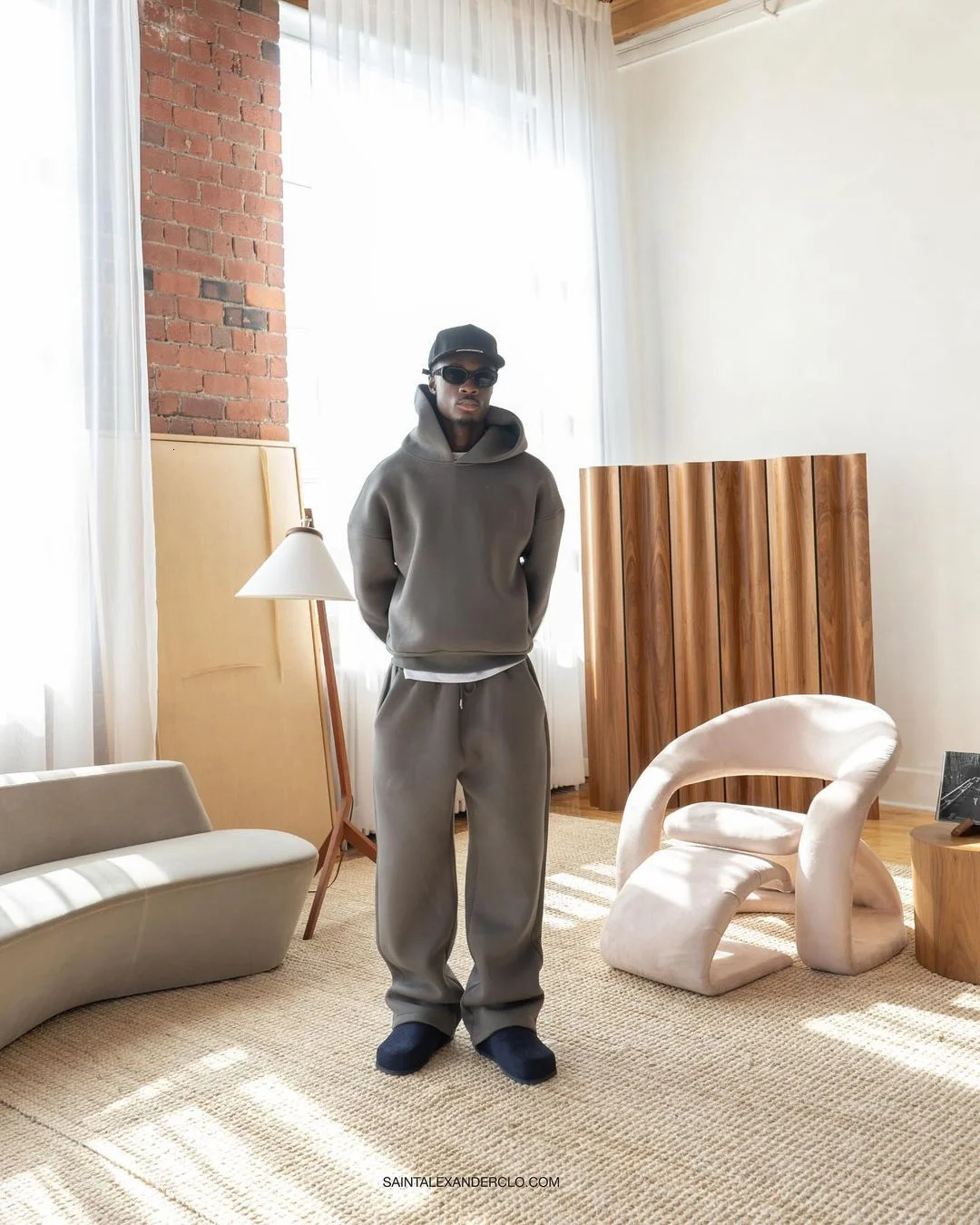 Lightweight loose straight knit sweater and sweatpants automatic casual couple long sleeved solid color top casual pants 241205