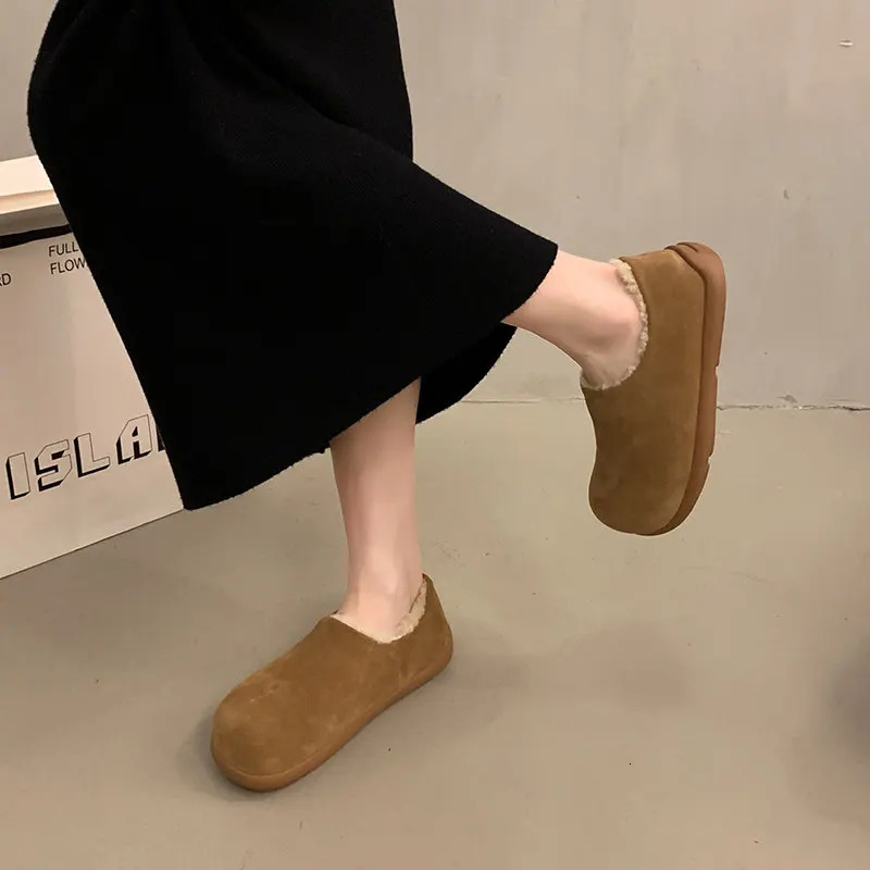 Warm womens soft cushioned shoes for autumn and winter fashionable light slip compact household soled flat 241206