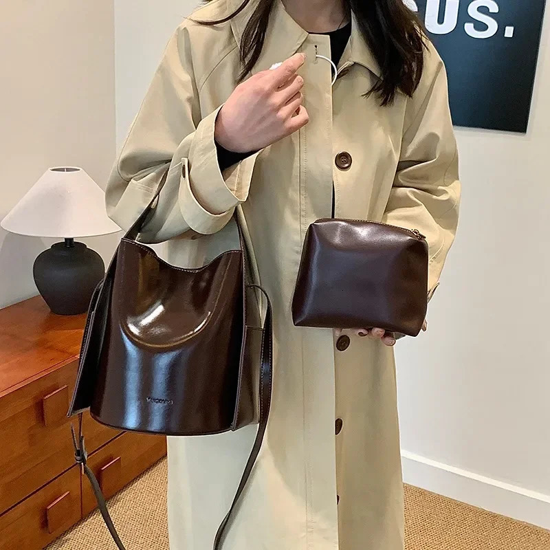 Solid high-quality PU shoulder bag large capacity zippered pocket handbag selling womens bag in 241205