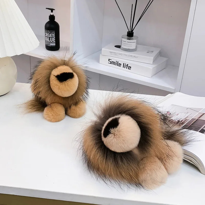 Plush real Rex rabbit fur keychain cute toy lion handbag pendant charm pavilion womens car keyring decoration childrens birthday gift 241206